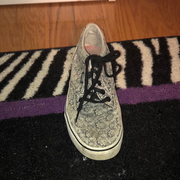 Vans - Picture 2 of 2